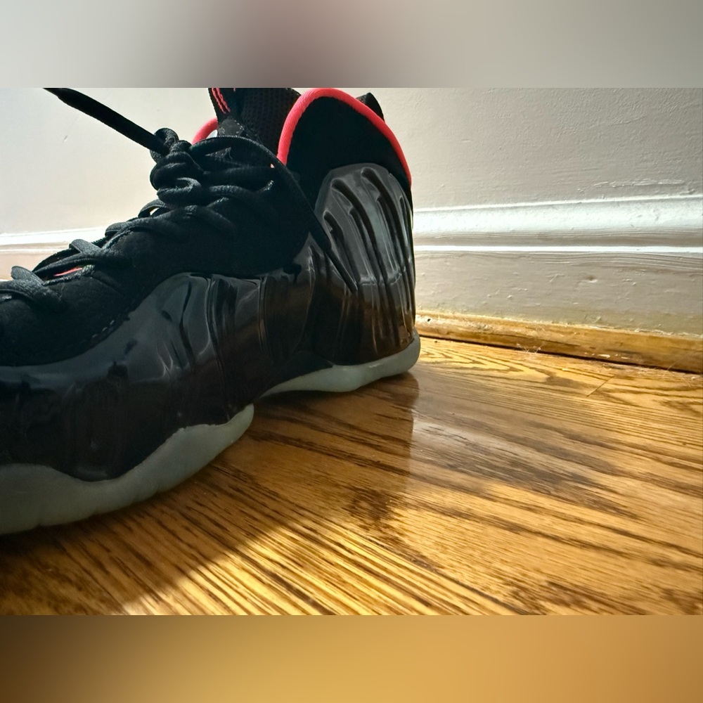 Nike Black and Red Foamposite Pro Sneakers SIZE 9.5 - Picture 3 of 7